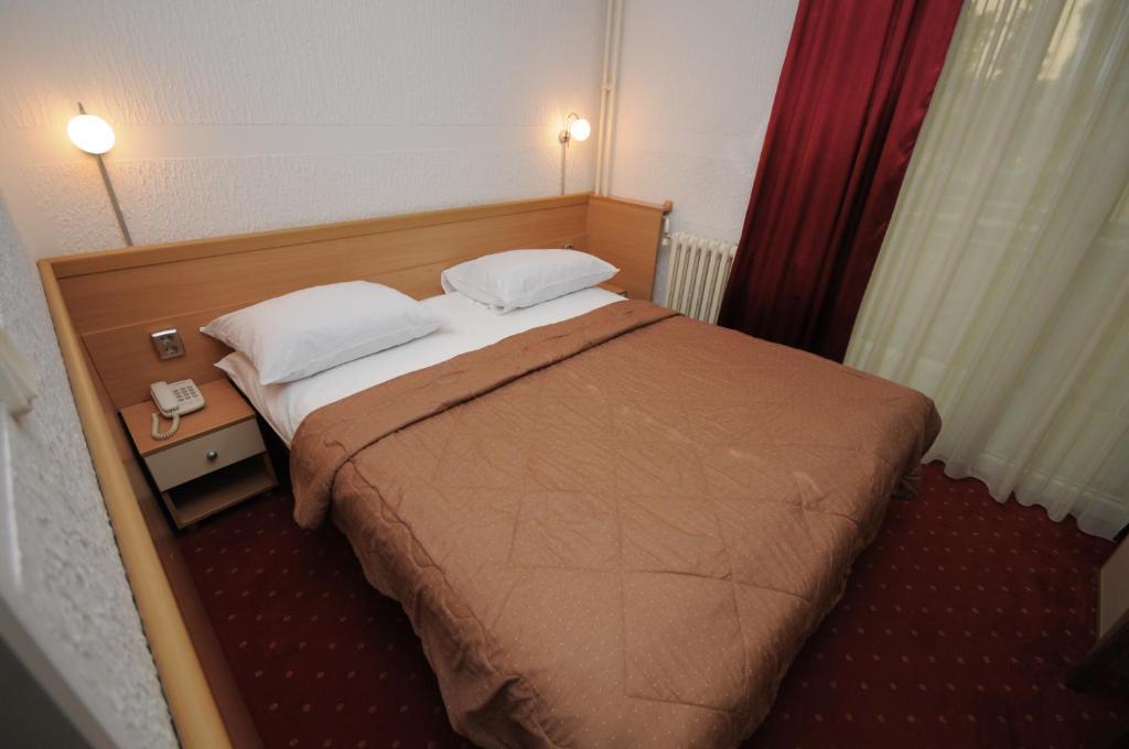 Golden Card Motel Banja Luka Phòng bức ảnh