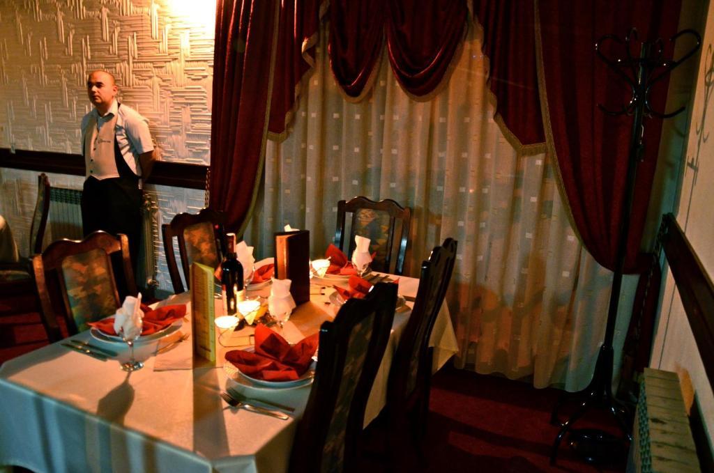 Golden Card Motel Banja Luka Ngoại thất bức ảnh